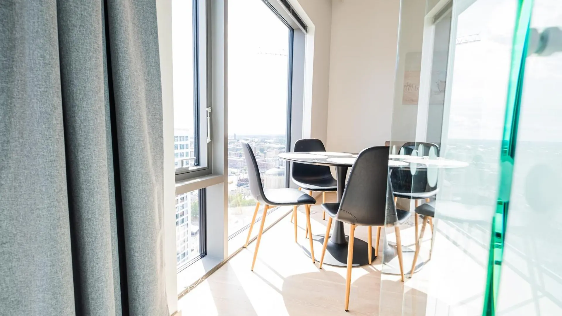 26Th Floor Helsinki High Point 1 Bdr Apartment With City View 芬兰