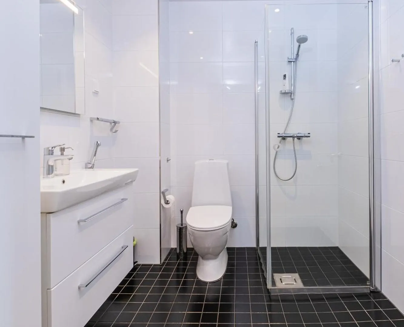 26Th Floor Helsinki High Point 1 Bdr Apartment With City View